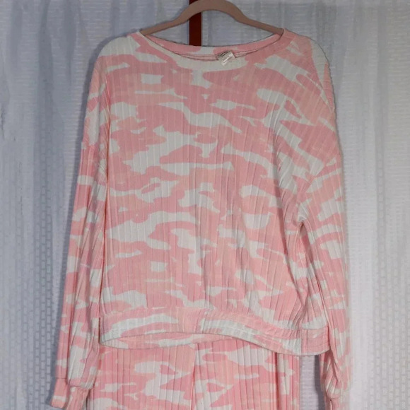 Secret Treasures Size L scoop neck elastic waist pink camo long sleeve pajama se - Picture 3 of 15